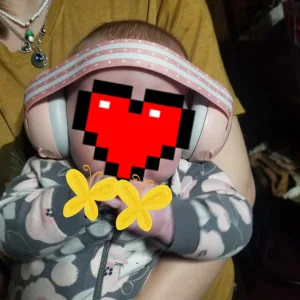 Ontvangen Baby Geluidsdempende Oorkappen van klant L***n.