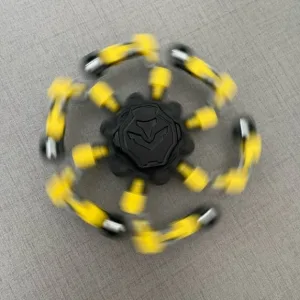 Ontvangen Transformeerbare Robot Fidget Spinner van klant J***a.