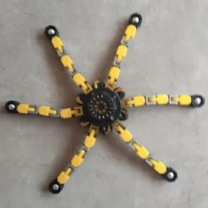 Ontvangen Transformeerbare Robot Fidget Spinner van klant A***a.