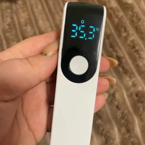 Infrarood Non-Contact Digitale Thermometer ontvangen van klant T****a.