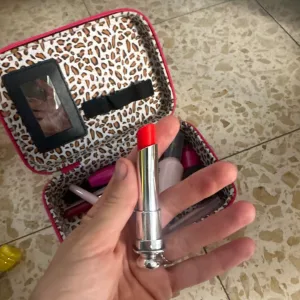 Ontvangen Kids Pretend Makeup Cosmetics Set van klant Z****a.