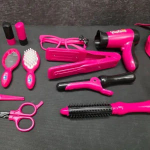 Ontvangen Beauty Salon Namaak Kappersspeelset van klant J*****e.