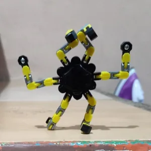 Ontvangen Transformeerbare Robot Fidget Spinner van klant K****n.