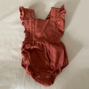 Ontvangen Baby Meisjes Mouwloze Romper van klant L***e.