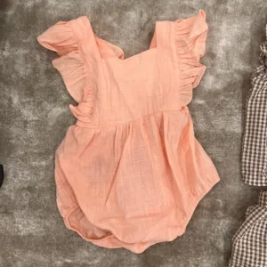 Ontvangen Baby Meisjes Mouwloze Romper van klant A****e.