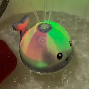 Flitsende Walvis Sproeier Bad Speelgoed ontvangen van klant L****o.