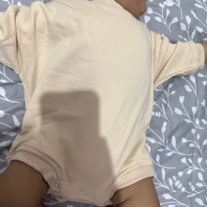 Ontvangen Baby Katoenen Lange Mouw Bubble Romper van klant G*****n.